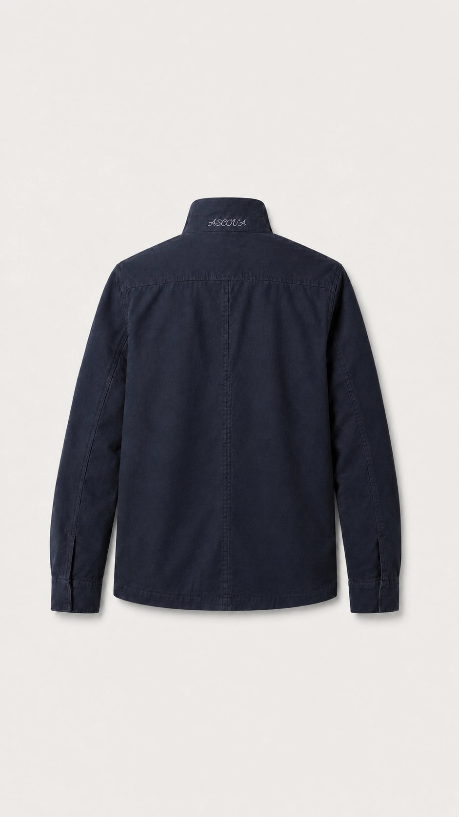 Baksiden av Navy Overshirt med ASCOVA brodert på kragen